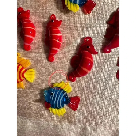LOT Of 17 Vintage Mini Hand Blown Glass Art Fish And Seahorse Figurines 1” - Picture 8 of 9